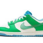 NIKE DUNK LOW "Green Shock"